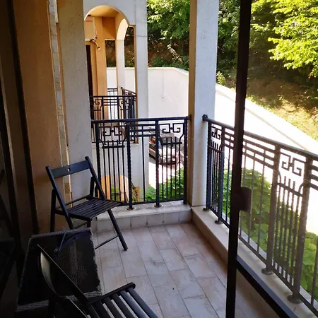 Garden View Apartment Golden Sands